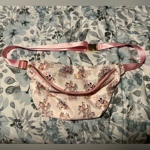 -Disney XL Fanny pack crossbody Brand New with Bluey, Bingo and Mickey